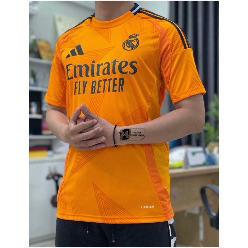 Maillot extérieur du Real Madrid 2024/25