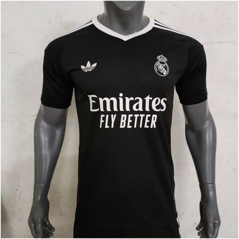 Maillot noir de gardien de but du Real Madrid 2024/25