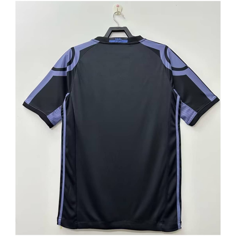 Maillot rétro troisième de Real Madrid 2016/17