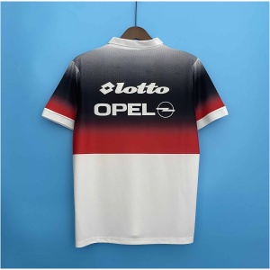 Maillot de football extérieur blanc rétro de l’AC Milan 1996/97.