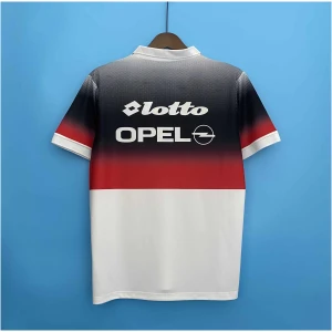 Maillot de football extérieur blanc rétro de l’AC Milan 1996/97.