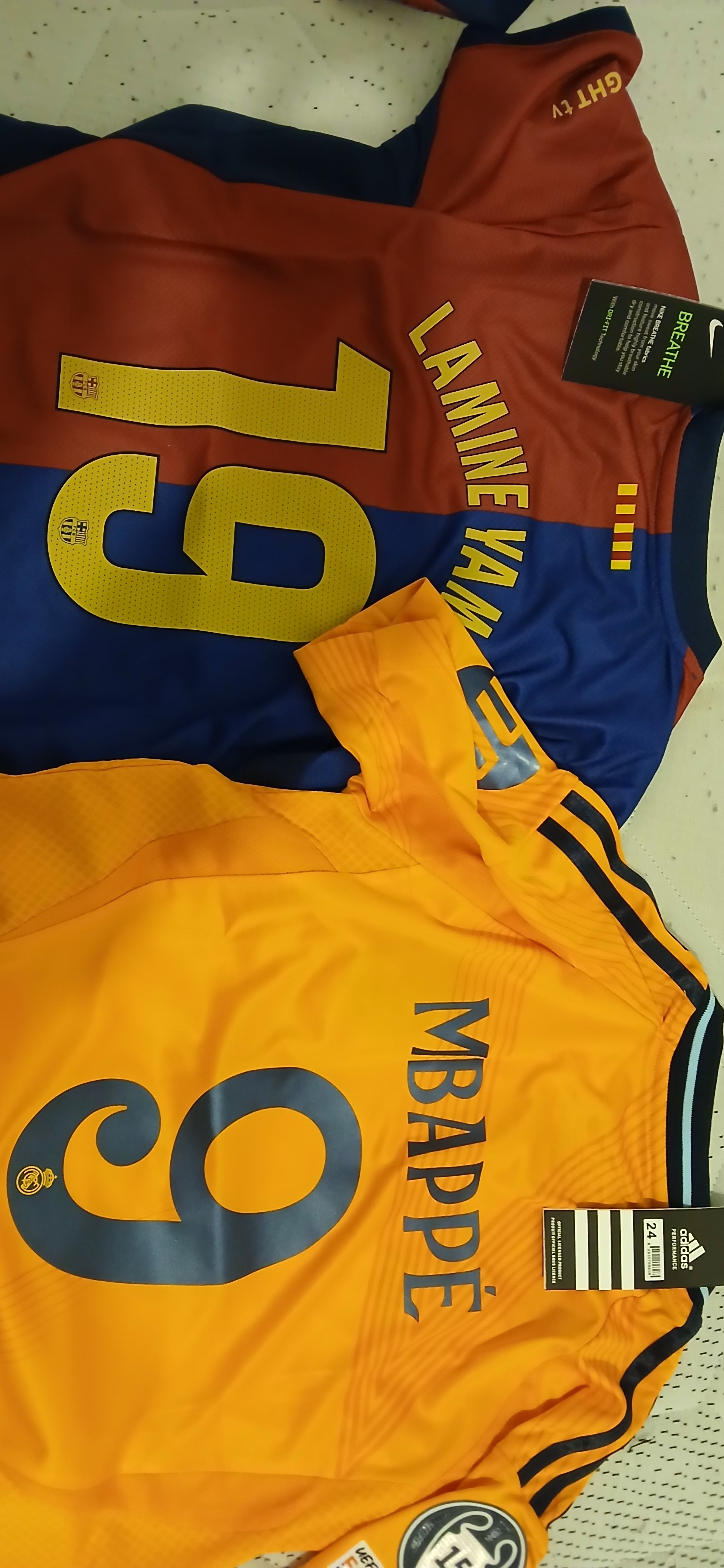 Maillot Domicile Bébé Brésil Coupe du Monde de la FIFA Qatar 2022 photo review
