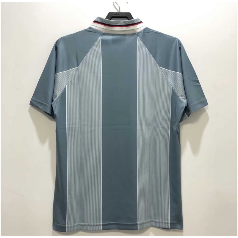 Maillot extérieur rétro de l’Angleterre 1996
