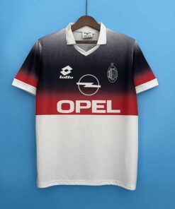 Maillot de football extérieur blanc rétro de l’AC Milan 1996/97.