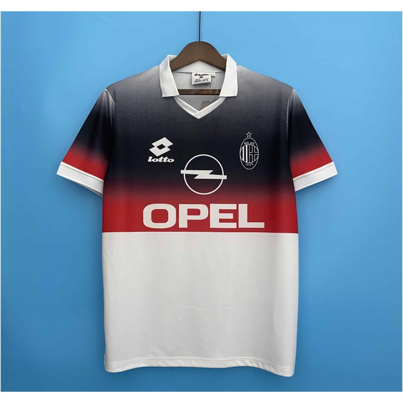 Maillot de football extérieur blanc rétro de l’AC Milan 1996/97.